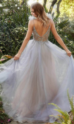 Vestido sin mangas adornado con pedrería