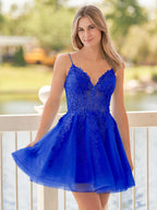 Vestido de fiesta de bienvenida de corte A con tirantes finos, encaje azul celeste y apliques