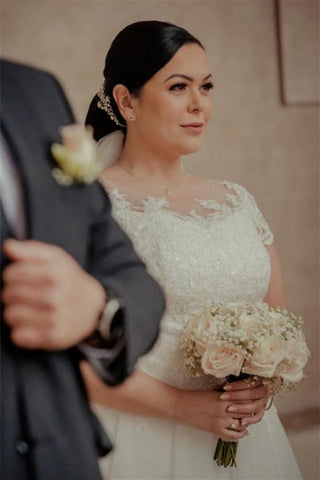 Vestido de novia blanco de tul hasta los tobillos con mangas cortas