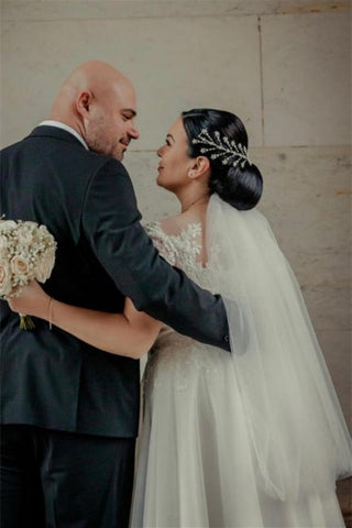 Vestido de novia blanco de tul hasta los tobillos con mangas cortas