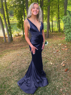Anwea | Vestido de fiesta sirena azul satinado con escote pronunciado 