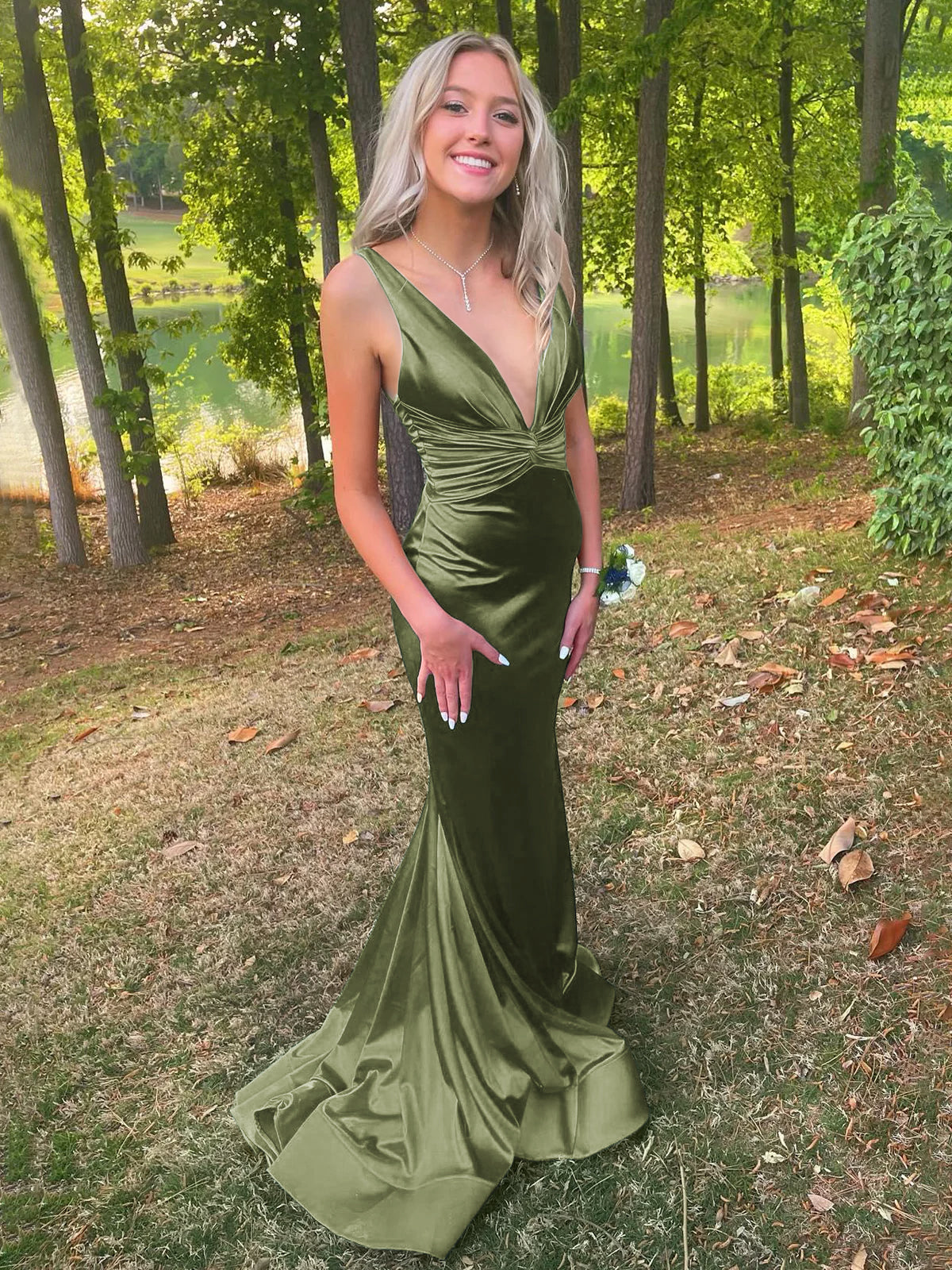 Anwea | Vestido de fiesta sirena azul satinado con escote pronunciado 