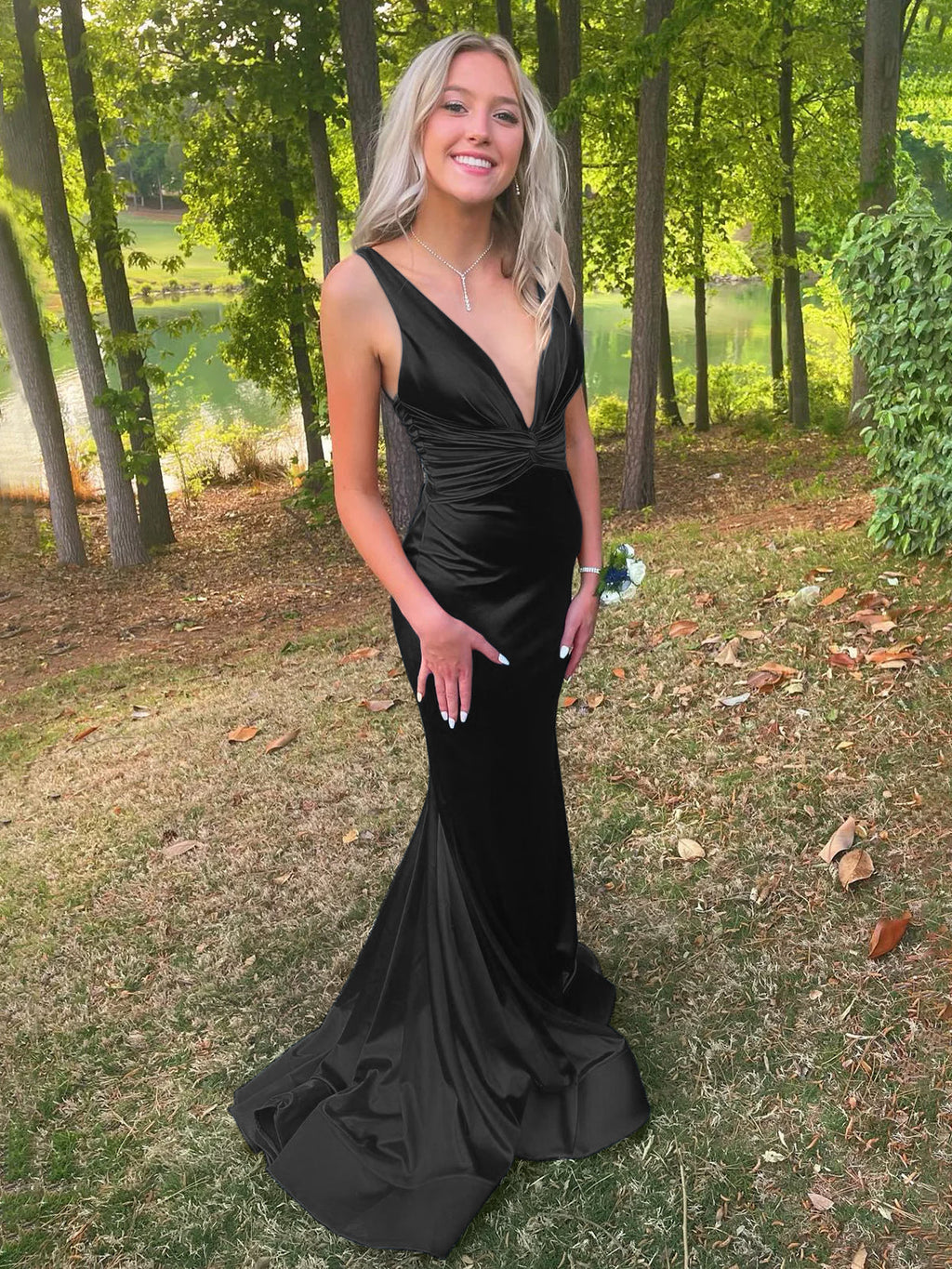 Anwea | Vestido de fiesta sirena azul satinado con escote pronunciado 