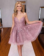 Vestido de fiesta lila con apliques de corte en A