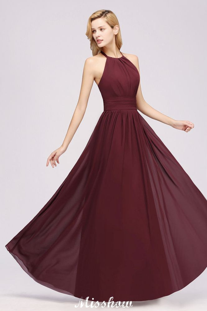 Vestido largo de noche de gasa con apliques, cuello halter, sin mangas y largo hasta el suelo, con volantes y corte en A.