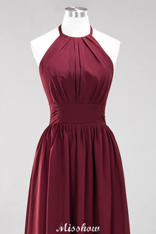 Vestido largo de noche de gasa con apliques, cuello halter, sin mangas y largo hasta el suelo, con volantes y corte en A.