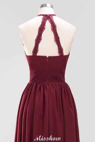 Vestido largo de noche de gasa con apliques, cuello halter, sin mangas y largo hasta el suelo, con volantes y corte en A.