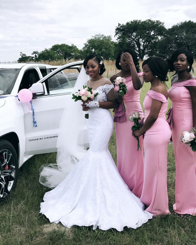 Vestido de novia sirena con apliques de tul transparente y pliegues.