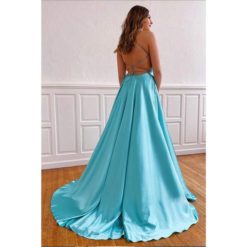 Vestido de fiesta sencillo de satén color aguamarina con escote en V, tirantes finos y corte A con abertura 