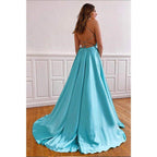 Vestido de fiesta sencillo de satén color aguamarina con escote en V, tirantes finos y corte A con abertura 