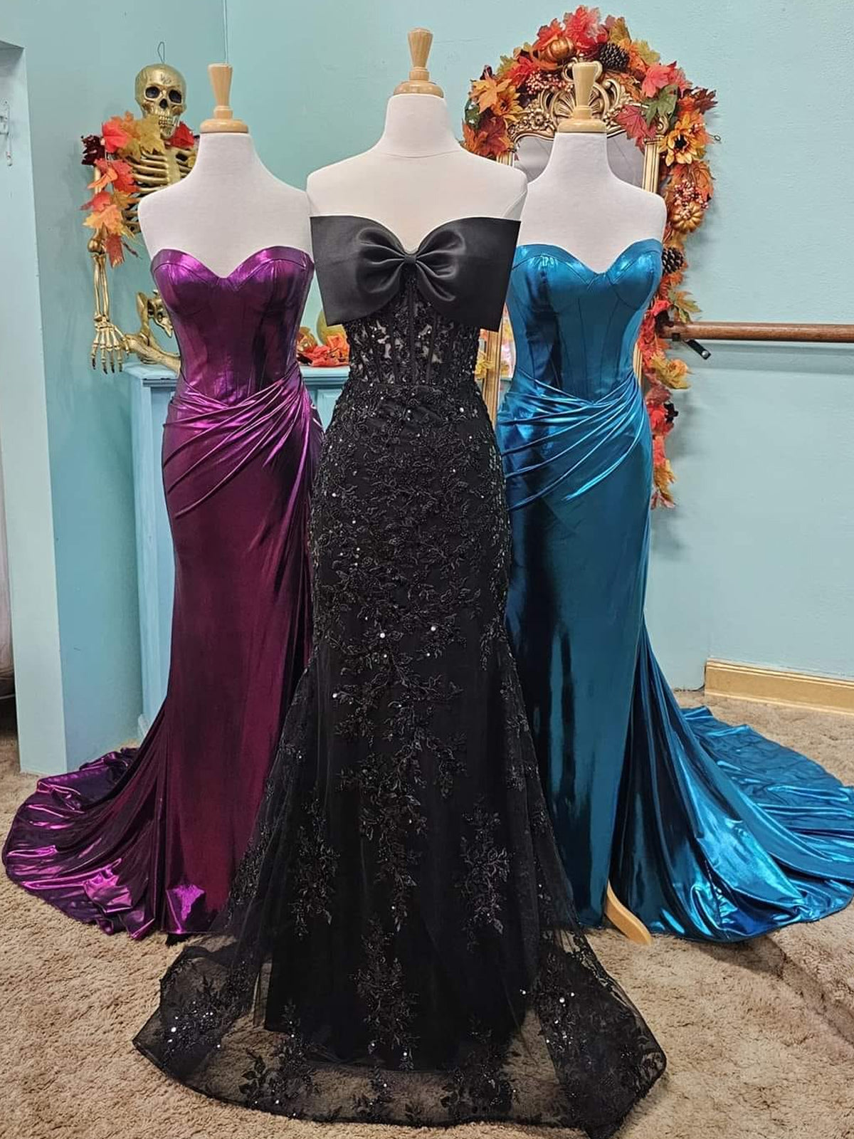 Arvin | Robe de bal longue rouge sirène sans bretelles, ornée d'appliqués de dentelle et d'un nœud