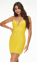 Vestido de cóctel ajustado con escote en V