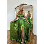 Atractivos vestidos de noche formales largos con tirantes finos y corte en A