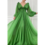 Robe de soirée trapèze en tulle vert à col en V profond et manches longues 