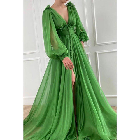 Atractivo vestido de noche formal de corte A con mangas largas de tul verde y escote en V profundo 