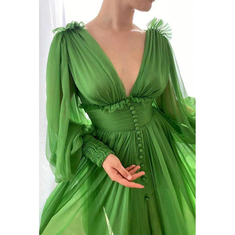 Atractivo vestido de noche formal de corte A con mangas largas de tul verde y escote en V profundo 