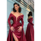 Atractivo vestido formal de sirena con escote en V profundo, pliegues de satén, mangas largas y abertura. 
