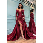 Atractivo vestido formal de sirena con escote en V profundo, pliegues de satén, mangas largas y abertura. 