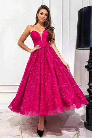 Robe de bal fuchsia élégante à paillettes et décolleté en cœur, sans bretelles