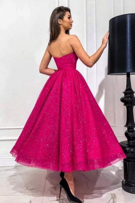 Robe de bal fuchsia élégante à paillettes et décolleté en cœur, sans bretelles