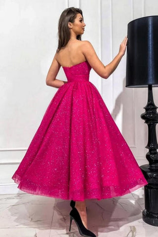 Robe de bal fuchsia élégante à paillettes et décolleté en cœur, sans bretelles