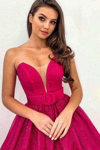 Robe de bal fuchsia élégante à paillettes et décolleté en cœur, sans bretelles