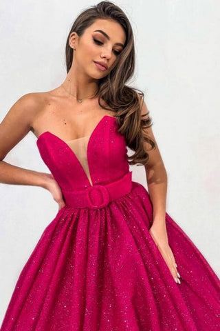 Robe de bal fuchsia élégante à paillettes et décolleté en cœur, sans bretelles