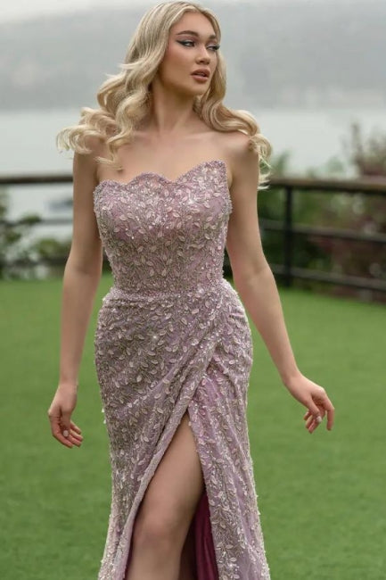 Atractivo vestido largo de sirena sin tirantes, de encaje brillante, sin mangas, con abertura, para baile de graduación.