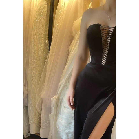 Atractivo vestido de fiesta formal largo de terciopelo negro con escote en V y abertura 