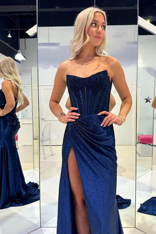 Aurorae | Robe de bal longue sirène en velours bleu marine à col rond et perles
