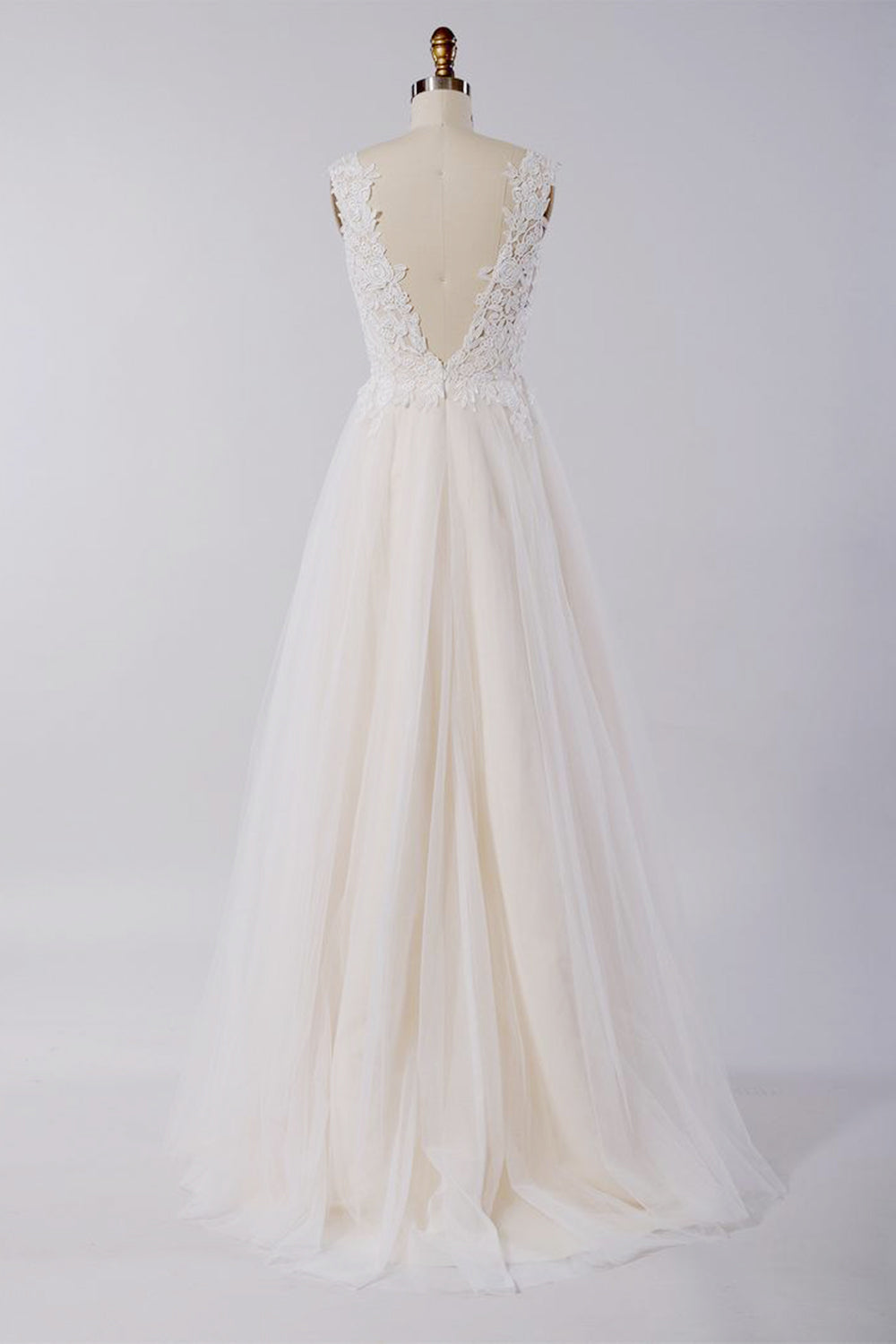 Impresionante vestido de novia largo de corte A con apliques, encaje, tul y espalda descubierta