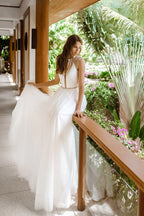 Magnifique robe de mariée longue trapèze en tulle ornée de perles et dos nu