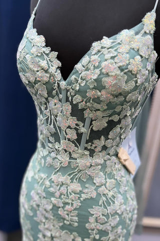 Azenor | Robe de bal sirène vert sauge à fines bretelles et appliques 
