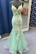Azenor | Vestido de fiesta sirena verde salvia con tirantes finos y apliques 