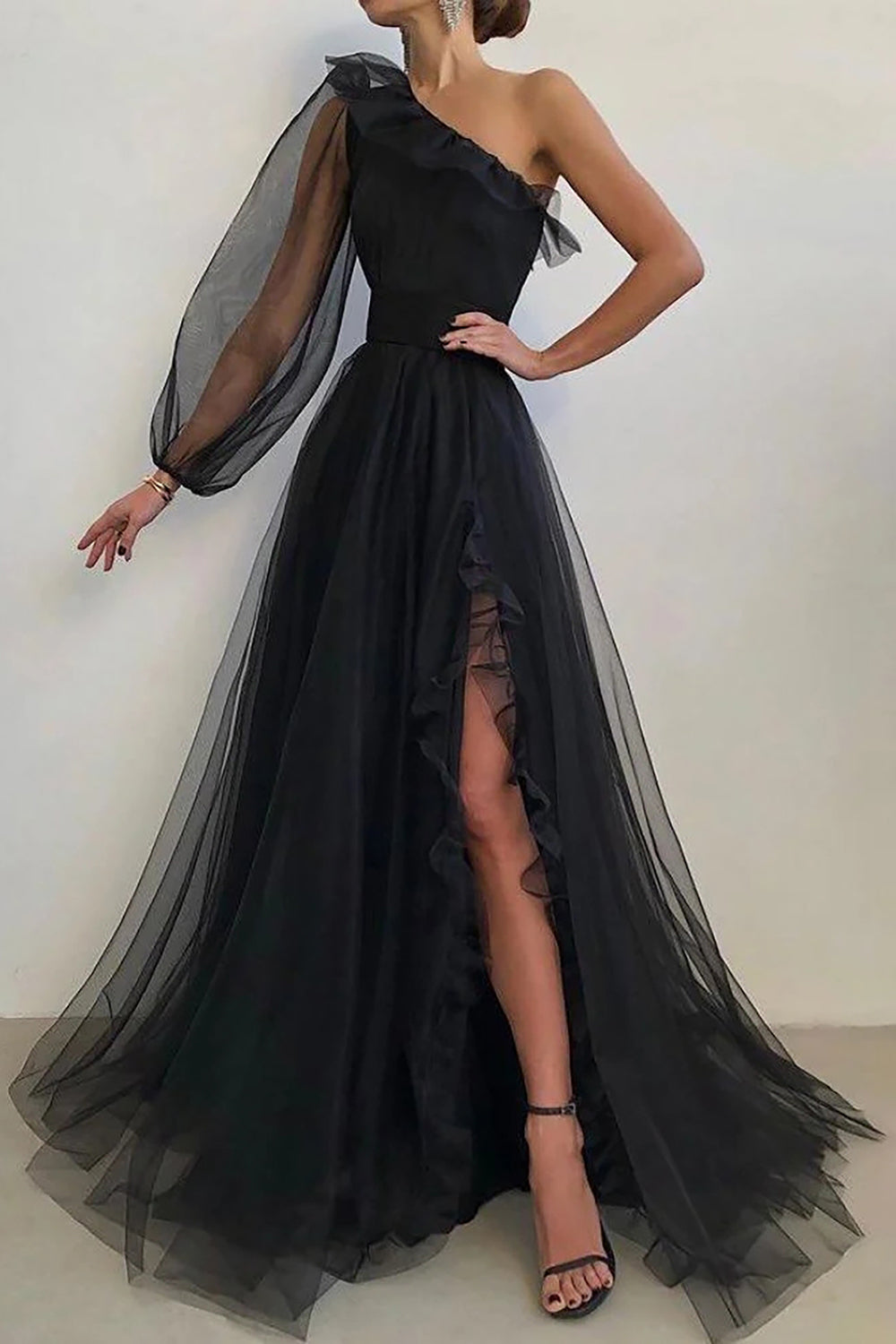 Vestido largo de fiesta negro de corte A con un solo hombro y mangas largas