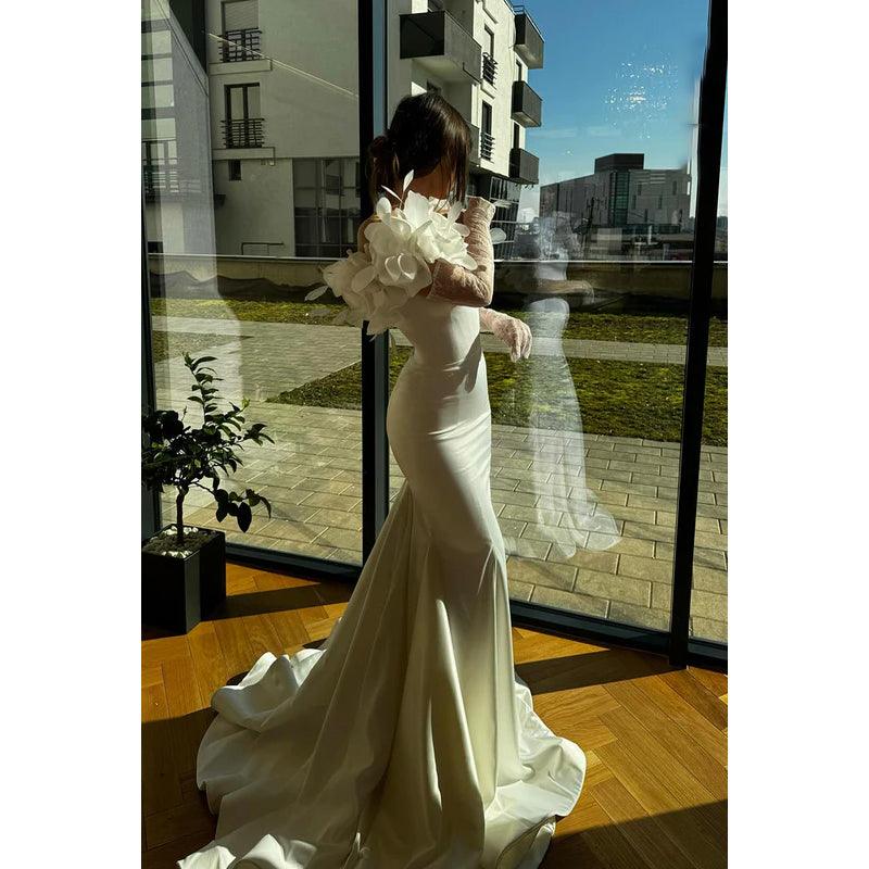 Superbe et charmante robe de bal sirène à manches longues, sans bretelles, en satin, avec fleurs