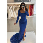 Vestido de fiesta azul de manga larga con pliegues cuadrados y corte tubo/columna 