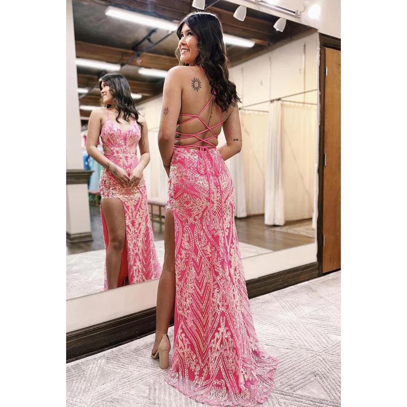 Vestido de fiesta de graduación con escote en V, tirantes finos, lentejuelas y abertura en la espalda.