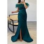 Vestido de noche largo de fiesta con escote en forma de tubo y plumas, hombros descubiertos 