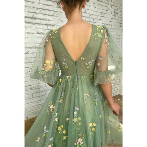 Robe de bal sexy en dentelle brodée à manches mi-longues et col en V avec poches