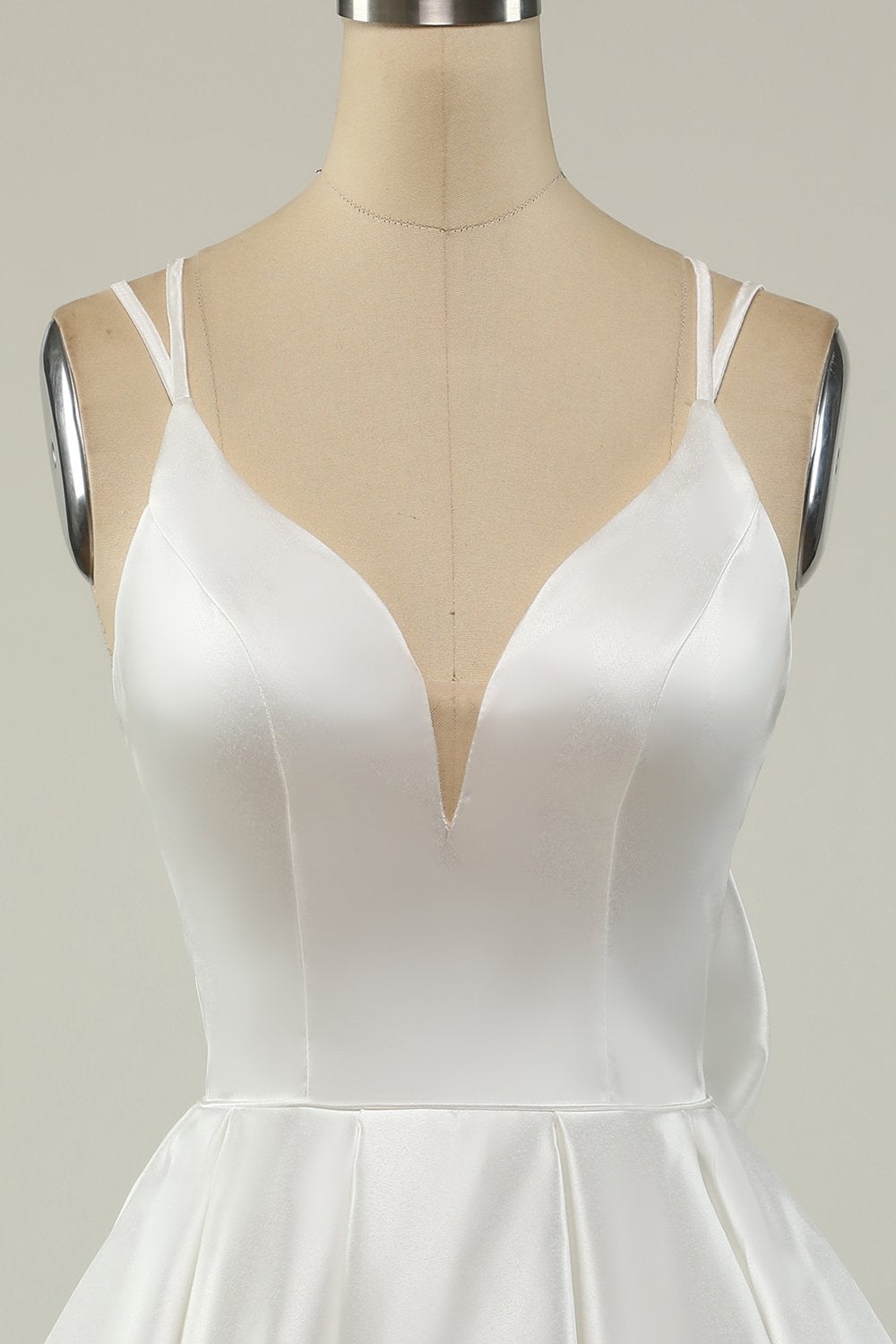 Robe de bal courte en satin