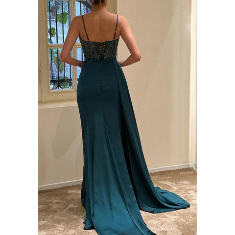 Robe de soirée longue à col en V, bretelles spaghetti, froncée et perles