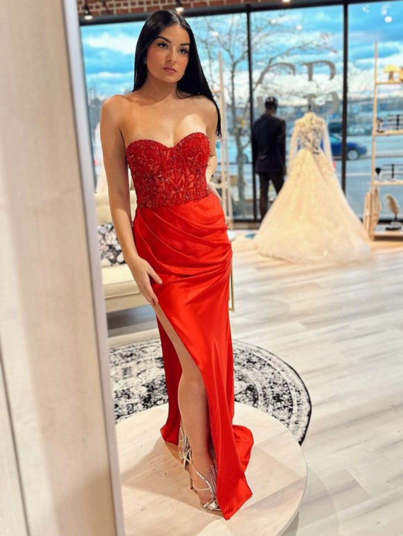 Vestido largo de fiesta sin tirantes, corte sirena, escote corazón y abertura