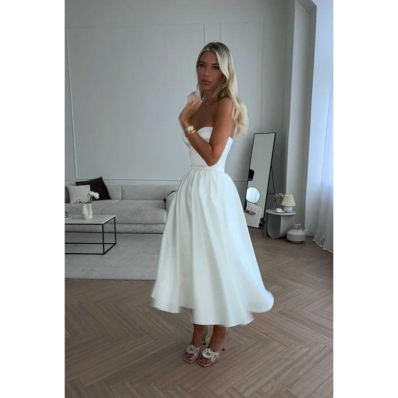 Robe de soirée mi-longue en satin froncé, simple, décolleté en cœur, sans manches 