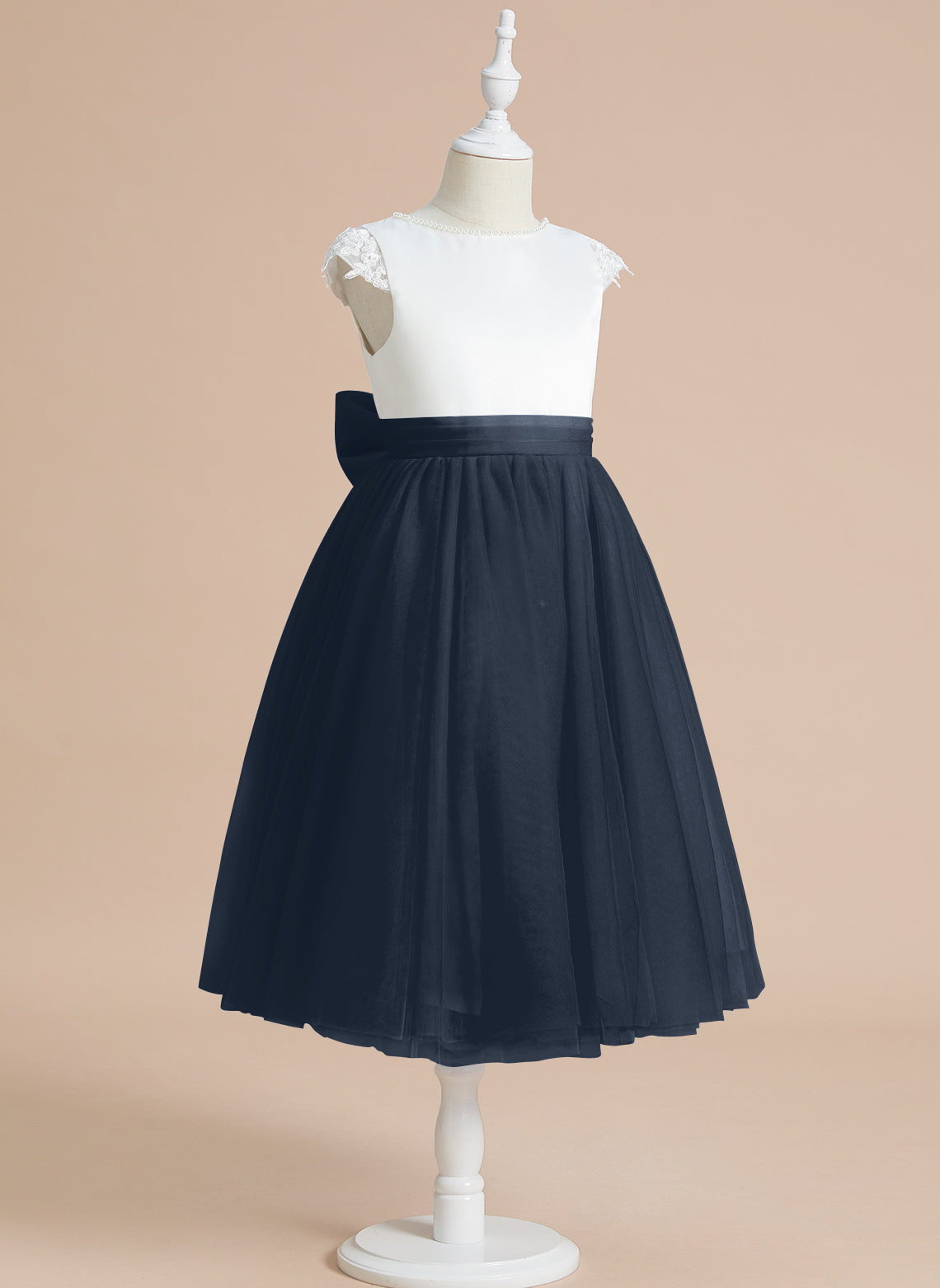 Vestido de niña de las flores para la Primera Comunión, corte en A, satén y tul, hasta la rodilla. 