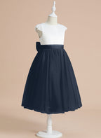 Vestido de niña de las flores para la Primera Comunión, corte en A, satén y tul, hasta la rodilla. 