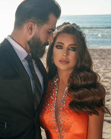 Robe de bal sirène orange dos nu avec jupe fendue et perles