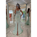 Robe de bal longue sirène en satin perlé avec décolleté en cœur et fente