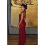 Vestido de fiesta elegante y moderno con cuello halter, sin mangas y corte tubo/columna