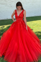 Robe de bal longue trapèze à col en V ornée d'appliques